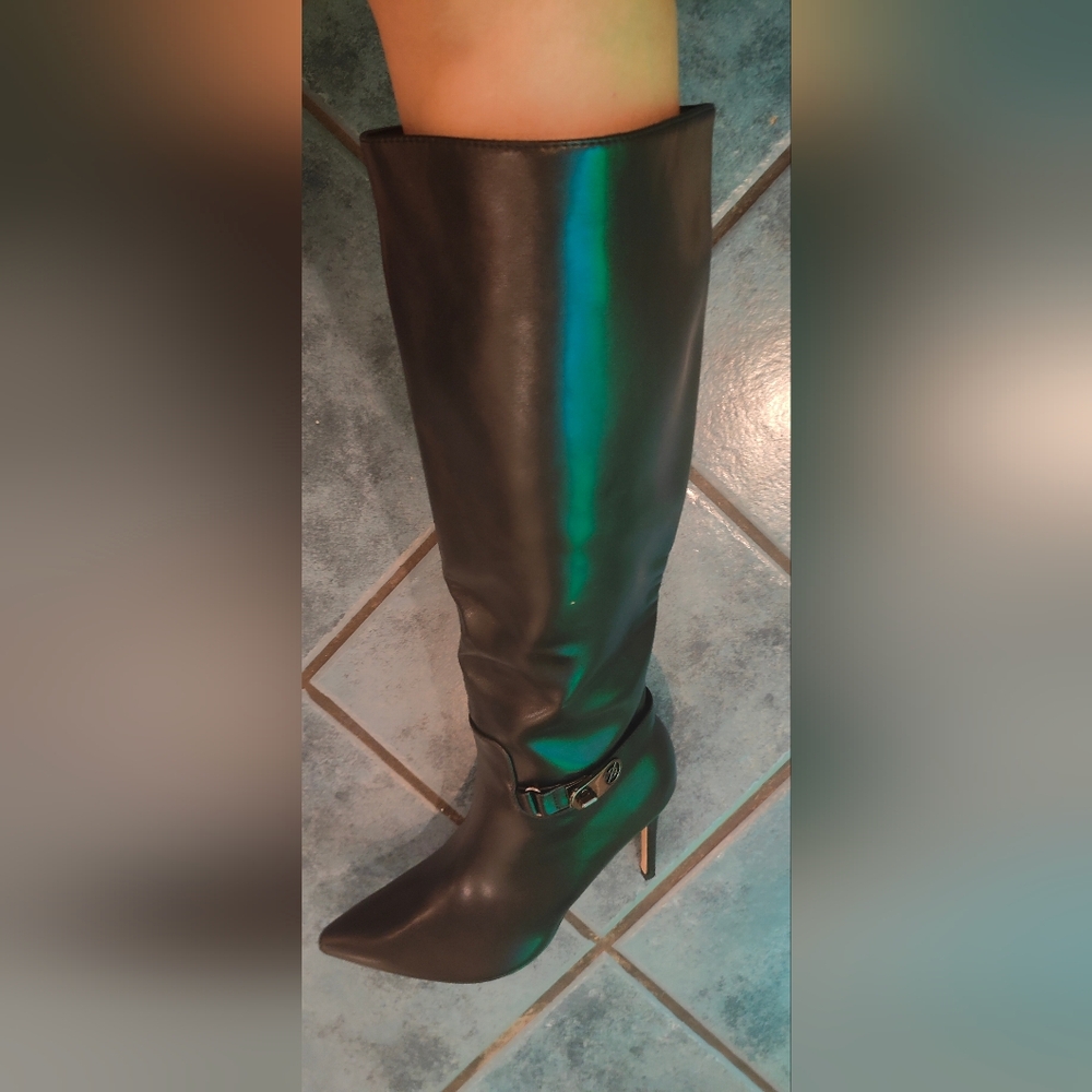 Elegant Black Knee-High Women's Boots NIB Only Tried On.